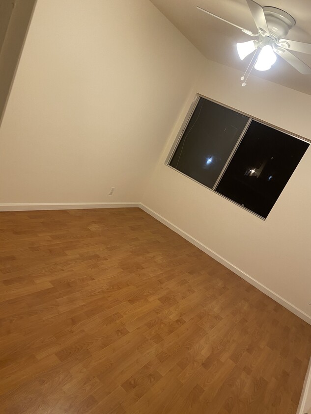 Bed - 405 W Wilson Ave