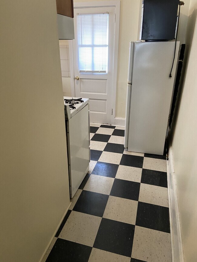 Kitchen - 2719 E Indiana Ave