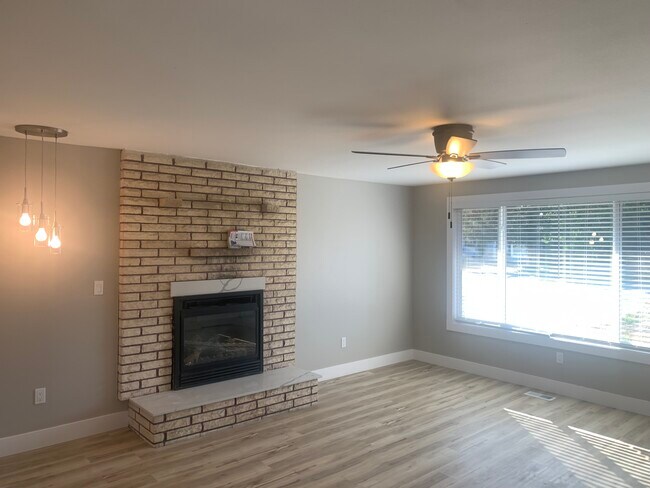 Building Photo - 3128 Greenwood Ave
