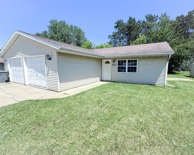 Building Photo - 2101 Mittelstadt Ln