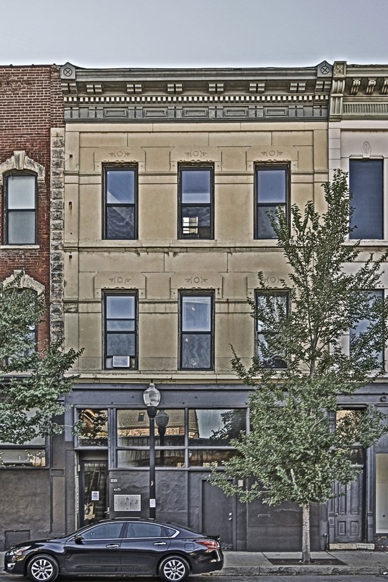 Building Photo - 1832 S Halsted St