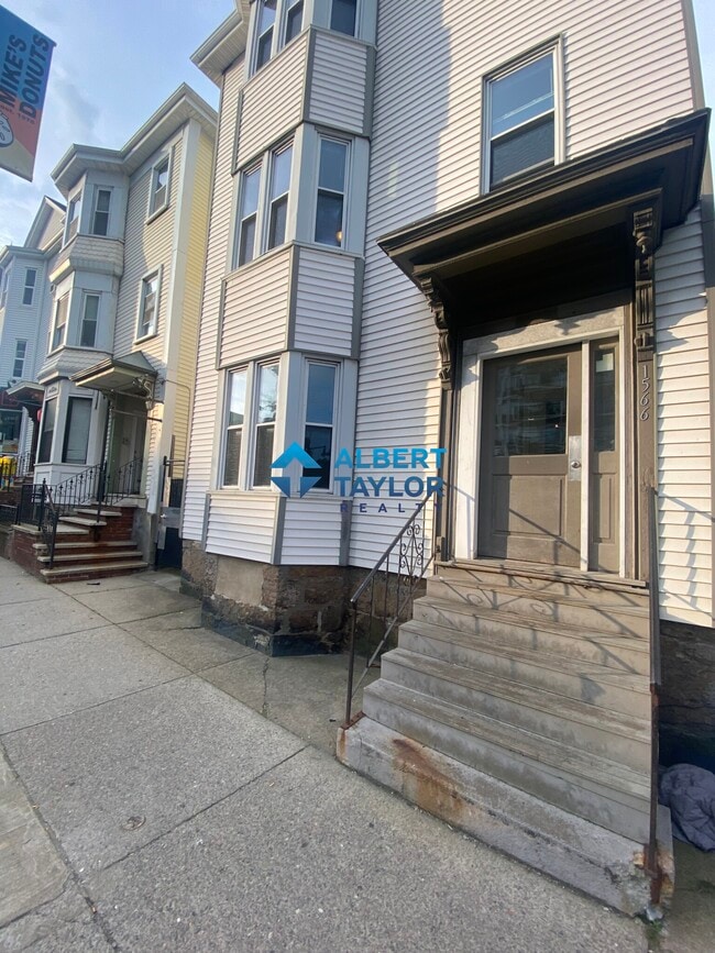 Building Photo - 1568 Tremont St