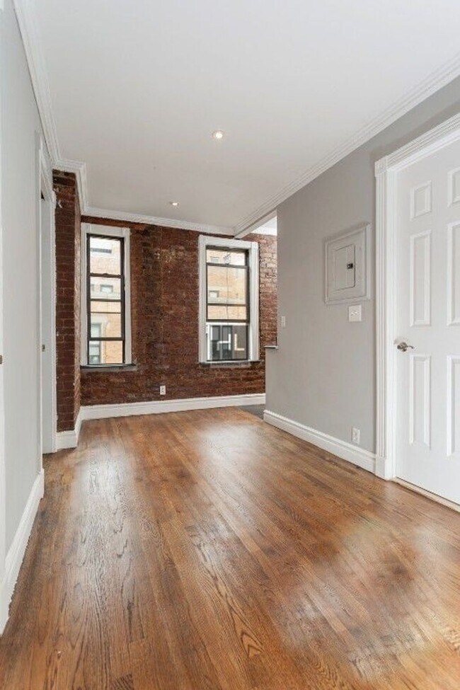 Building Photo - E 13TH ST.