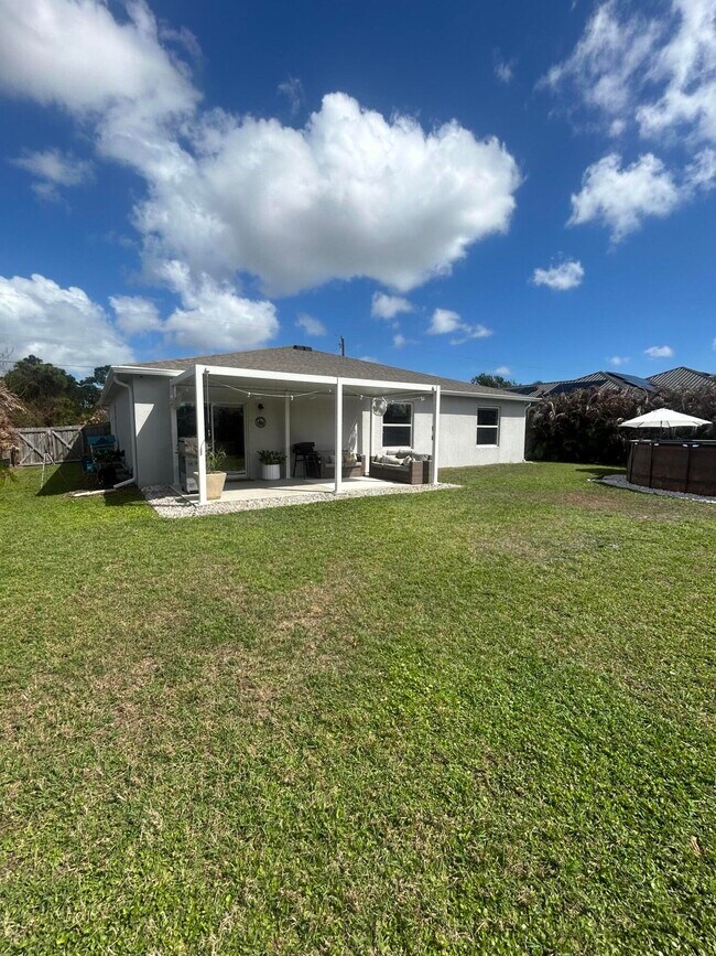 Foto del edificio - 5840 NW Bates Ave