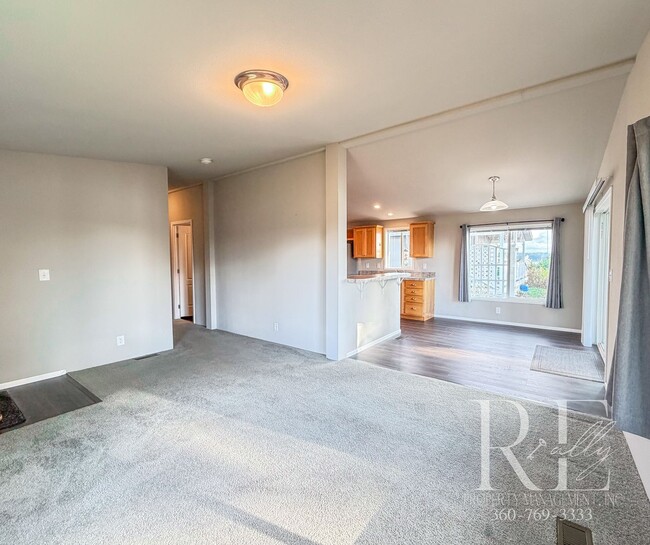 Foto del edificio - Newer Home with Water Views on D Street – Available Now!