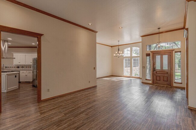 Foto del edificio - Beautiful 4-Bedroom, 3-Bath Home with 3-Car Garage in Edmond – Available Now!