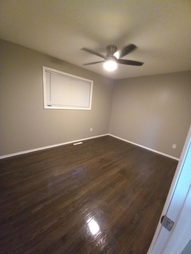Foto del edificio - Stunning 3 Bedroom Bi-Level Home