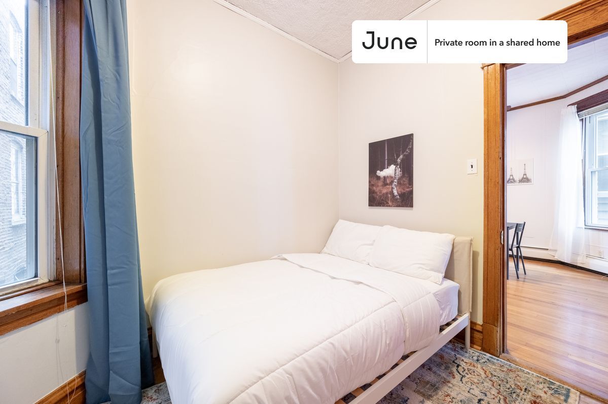 Primary Photo - Private bedroom in 3 bed/1 bath Home