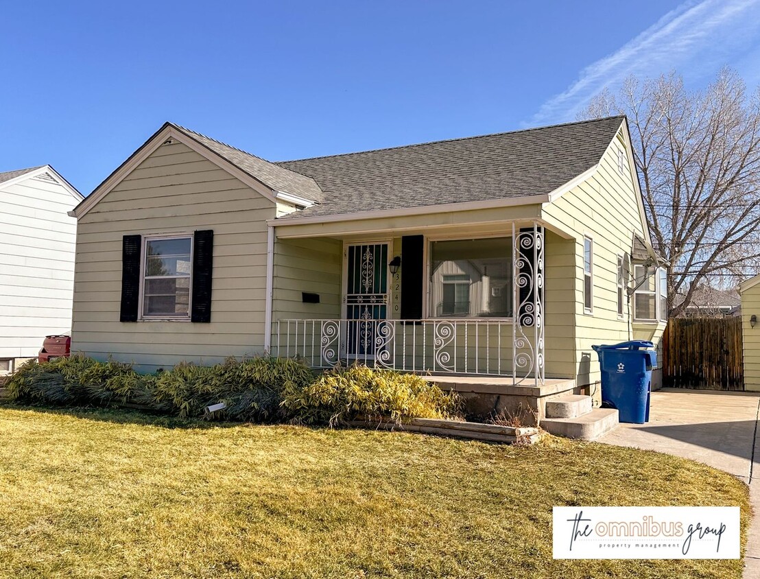 Charming 2BD/2BA Home with a Full Basement! - Charming 2BD/2BA Home with a Full Basement!