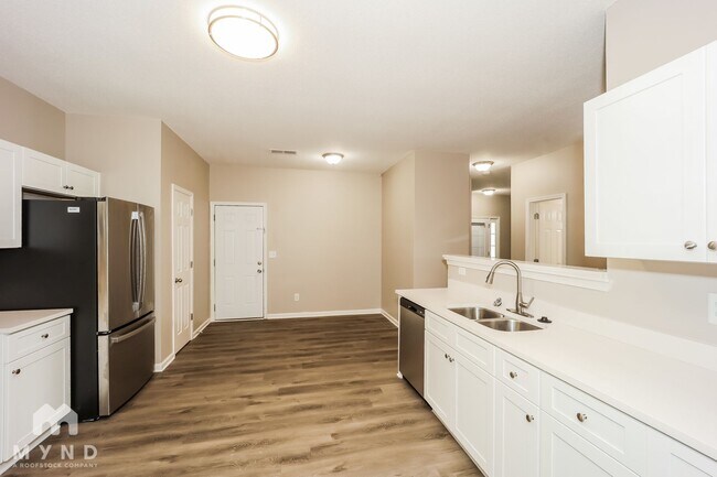 Foto del edificio - 5805 Little River Rd