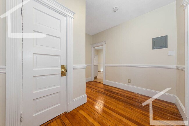 Building Photo - 3 Bedroom