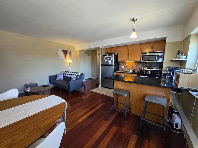 Foto del edificio - 4980 N Marine Dr