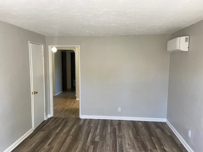 Foto del edificio - 557 Telford Ave