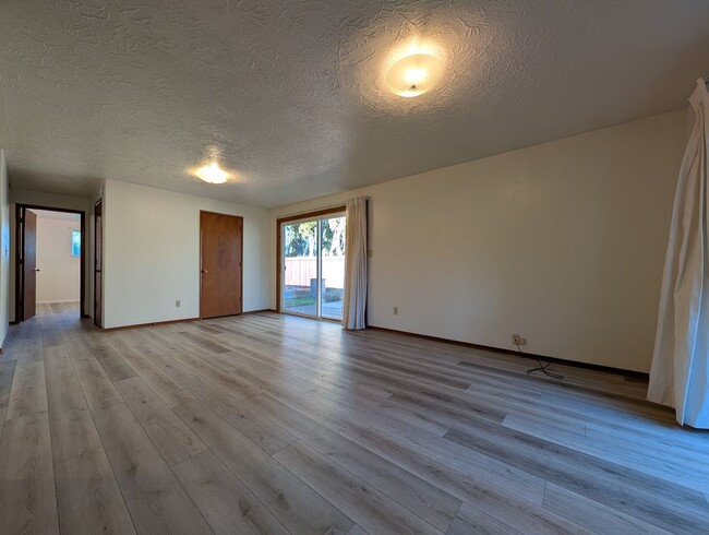 Foto del edificio - Great 2 bed/1 bath duplex in Santa Clara!