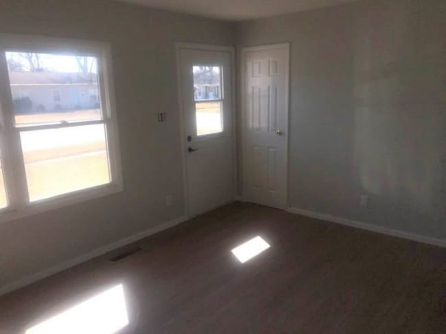 Building Photo - 2208 Shasta Dr