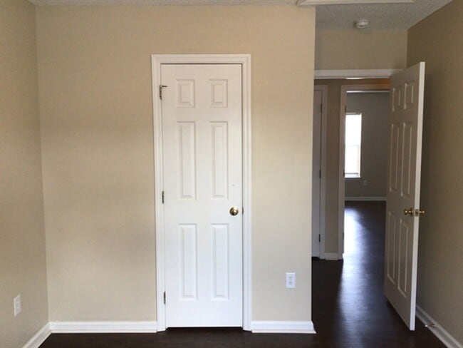 Building Photo - 125 Bathurst Ln