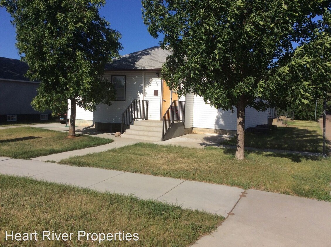 Primary Photo - 145 10th Ave W
