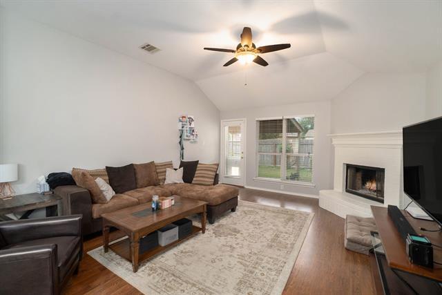 Foto del edificio - 2808 Wakecrest Dr