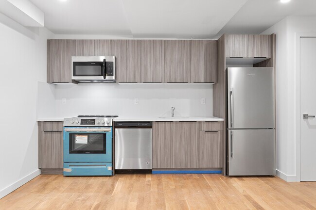 Foto del edificio - 301 E 10th St