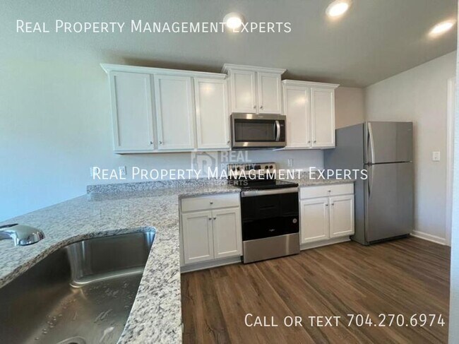 Foto del edificio - 8104 Derby Wood Ln