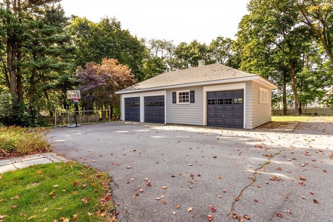 Building Photo - 34 Brush Hill Ln