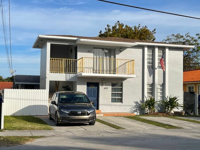 Building Photo - 471 NW 25th Ct