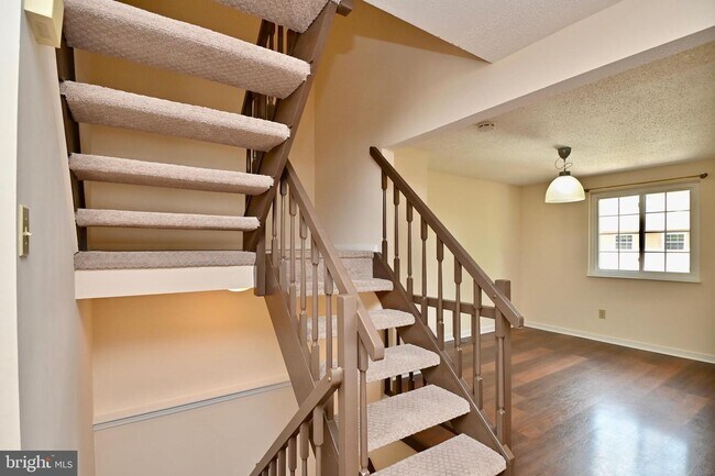 Building Photo - 6832 Heatherway Ct
