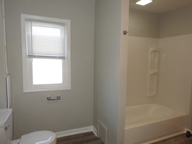 Building Photo - 1615 Pool St