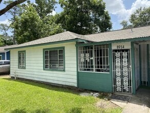 Building Photo - 8914 Linda Vista Rd