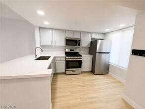 Building Photo - 8070 W Russell Rd
