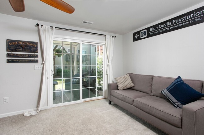 Building Photo - Modern Townhome near RTP - 3 Bedrooms, 2.5...