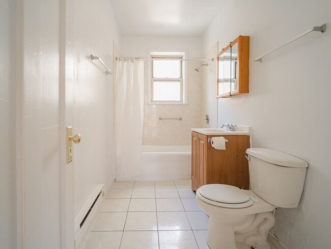 Foto del edificio - 2431 W Montrose Ave