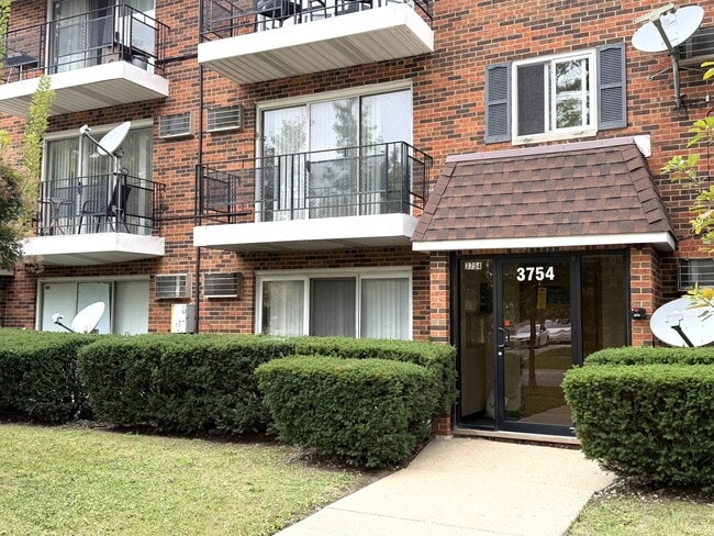 Building Photo - 3754 W 120th St