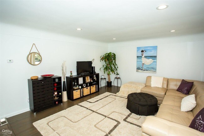 Foto del edificio - 925 Coughlan St