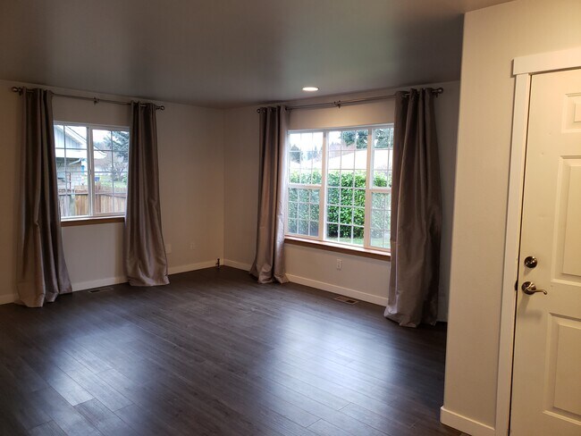 Living Room without furniture - 328 S Dunham Ave