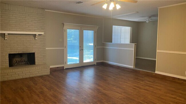 Building Photo - 1005 Cedar Creek Cir