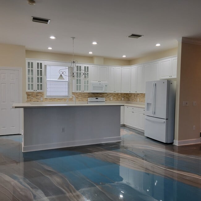Building Photo - 1005 Misty Hollow Ln