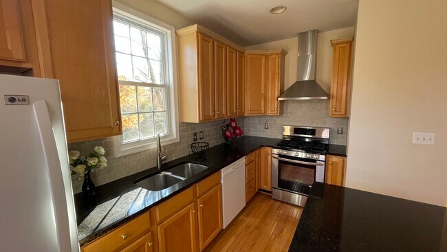 Foto del edificio - 6491 Waterfield Rd