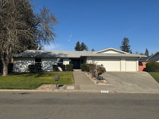 Building Photo - VAILABLE NOW! G O R G E O U S Single Story 3 Bed 2 Bath with Pool