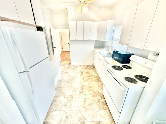 Foto del edificio - 1058 Flint Hill St