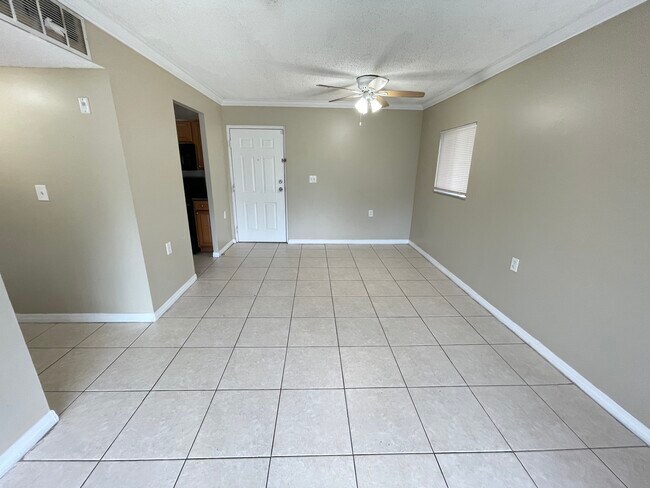 Foto del edificio - 1141 Lake Victoria Dr