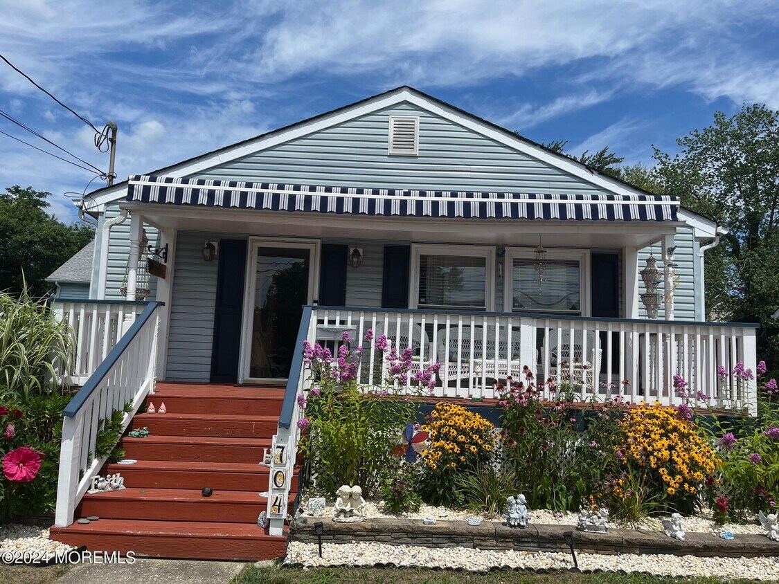 Primary Photo - 704 22nd Ave