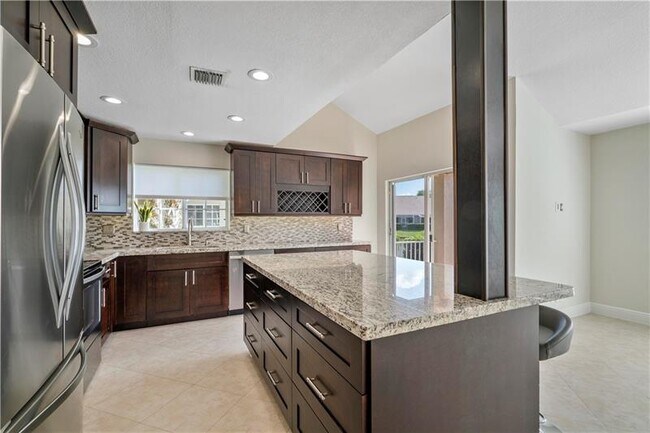 Foto del edificio - 6220 NW 74th Ct