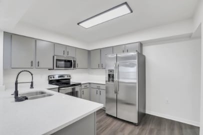 Foto del edificio - 2323 McCoy Rd