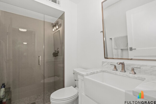 Foto del edificio - 2100 N Lincoln Park W