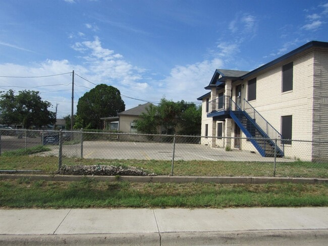 Building Photo - 1420 Juarez Ave
