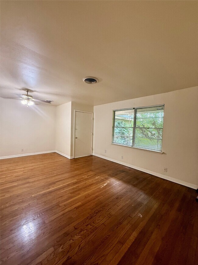 Foto del edificio - 7018 Alder Dr