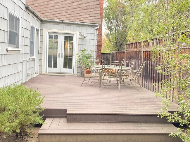 Foto del edificio - 1226 Middlefield Rd