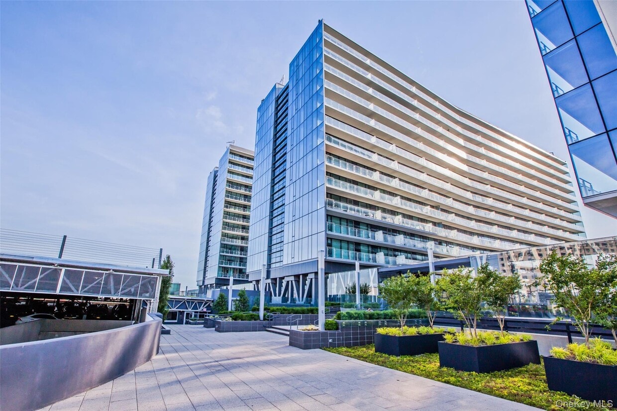 Foto principal - 131-03 40th Rd