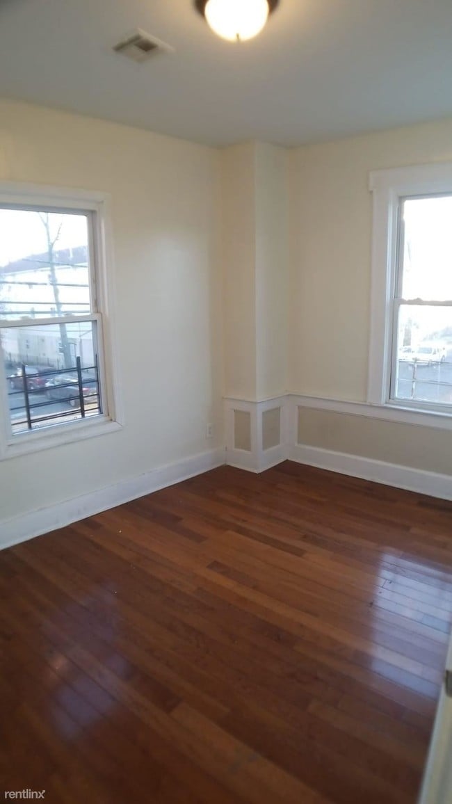 Building Photo - 3 br, 1 bath  - 57 Fabyan Pl Apt 3R